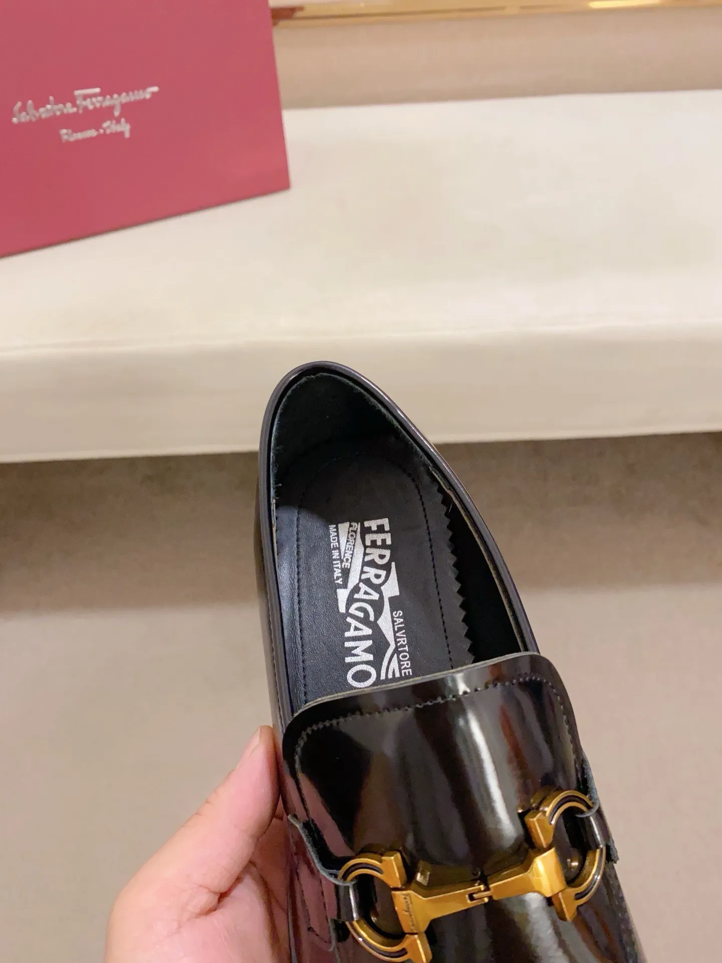 Men's shoes💰: 520💰 High version Ferragamo quality! 🆕🆕Exclusive hot-selling products in stock🔥🔥New products on the shelves, high-quality shoes, high-end driving shoes, with complete packaging! 💪 💪 Material: imported patented cowhide 🐂 + imported high-quality water-dyed cowhide lining + wear-resistant outsole 👍🏻👍🏻 Features: high-end and comfortable, purely handmade 🚀 🚀 Create the perfect shoes that suit you best 🔥 🔥 Size: (38-44) Can be customized 45 non-returnable!